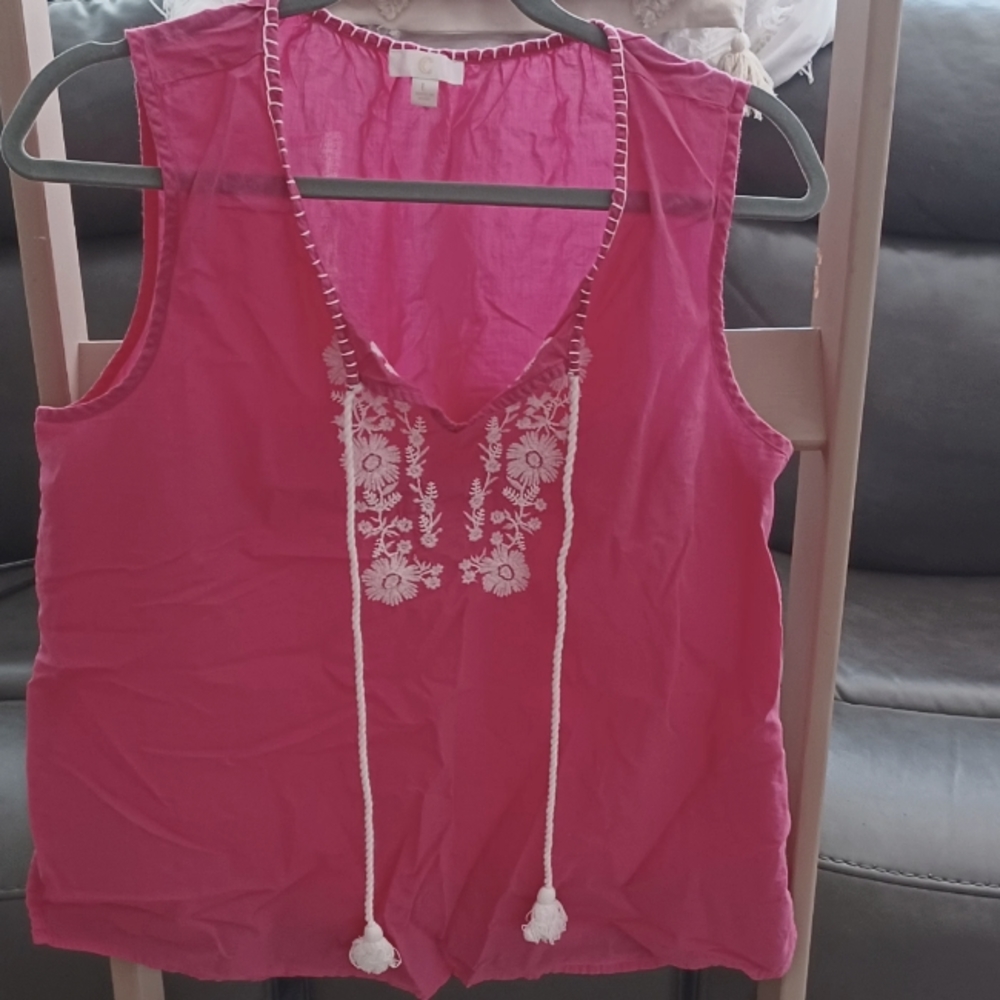 C sleeveless pink and white top